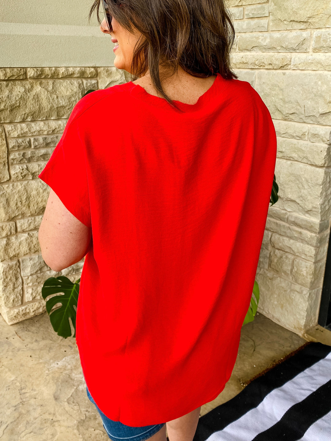 Reg/Plus Red Solid Cap Sleeve Top by Jodifl